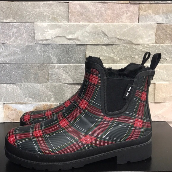 Tretorn Chelsea Rain Boots in Black & Red Plaid size 8 Warm Winter Fur Lined - Picture 3 of 12